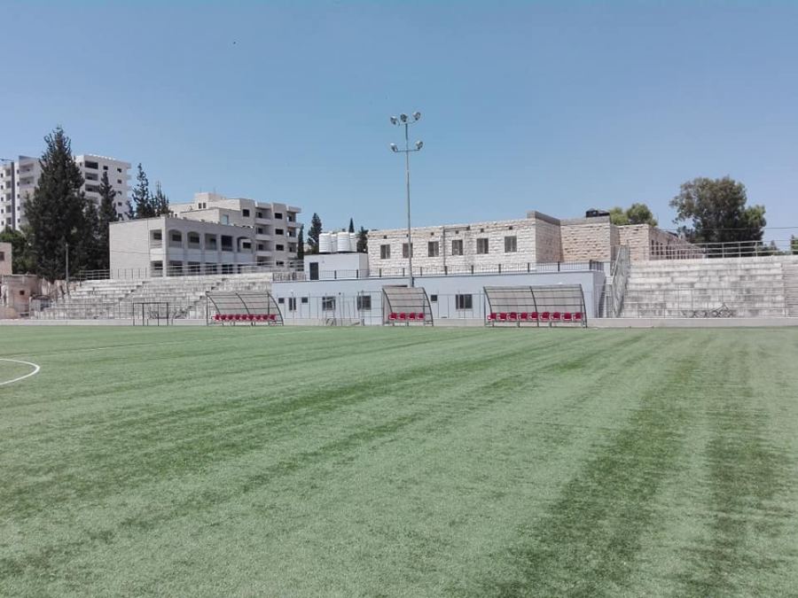 اقامة منصة شرف لملعب الشهيد ياسر عرفات